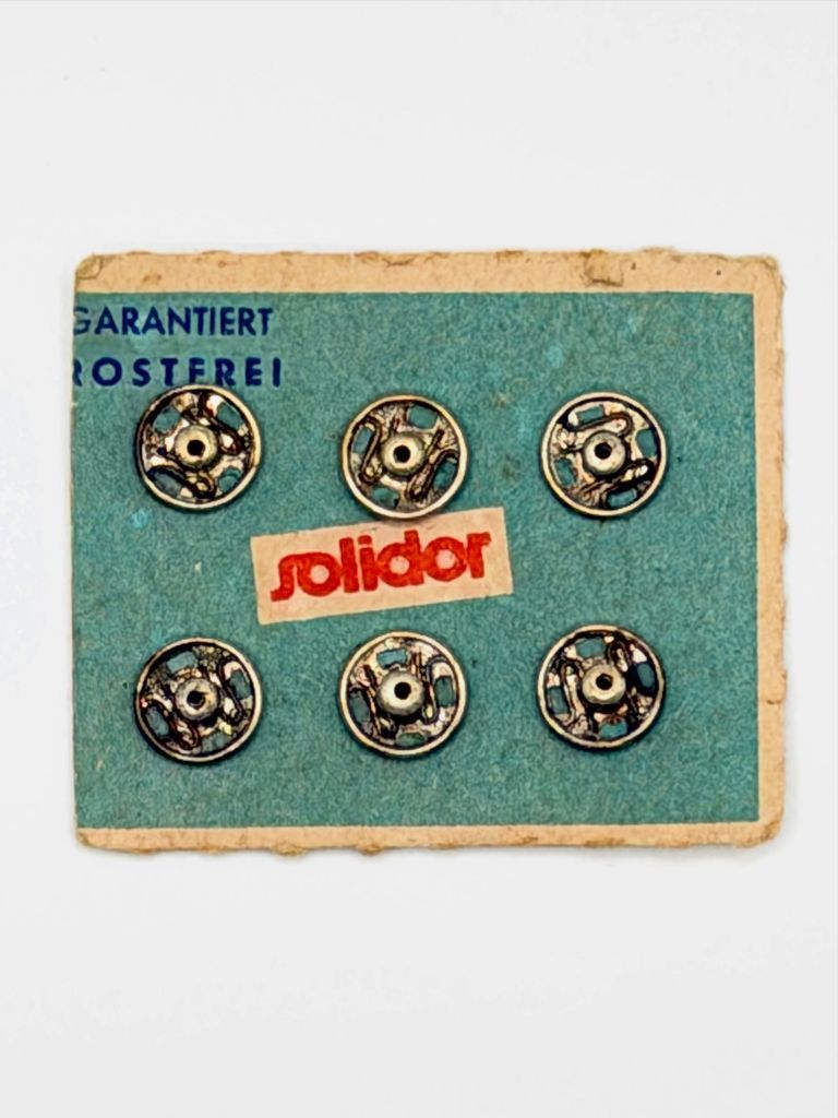 Snap Fasteners ("Solidor") on Original Retail Card