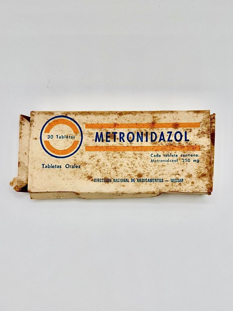 Metronidazole 250 mg oral tablets, boxed with blister strip