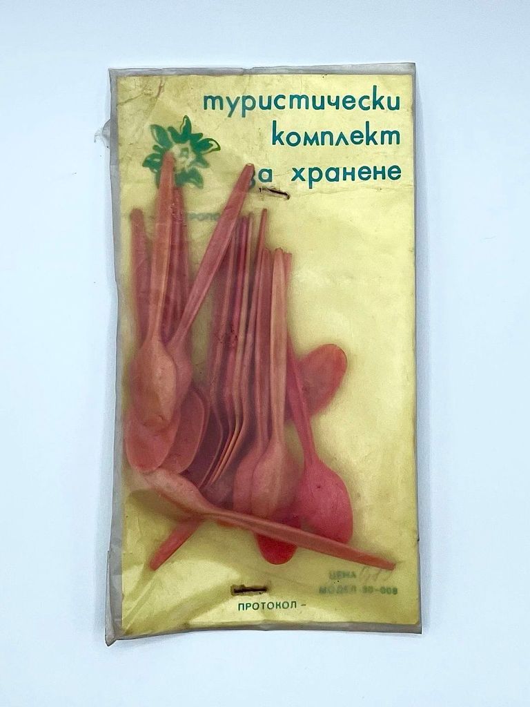 Camping spoon set ("туристически комплект за хранене" / tourist eating set), sealed, pink plastic