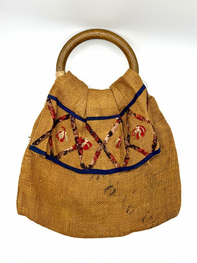 Burlap handbag with wooden ring handles - Image 2