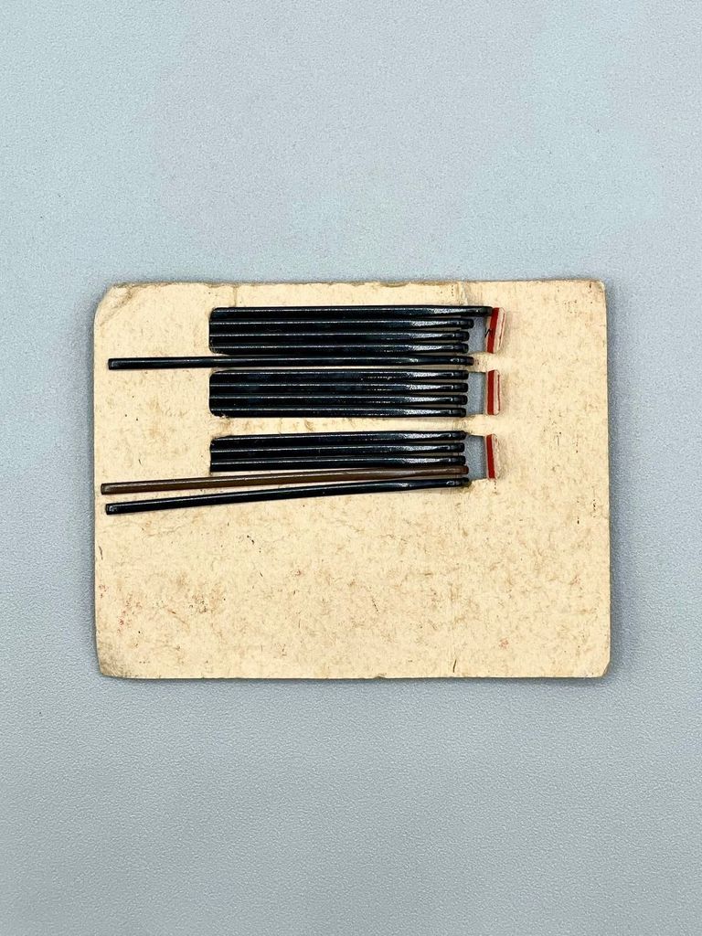 Card of "Flower Brand" hair grips (bobby pins) - Image 2