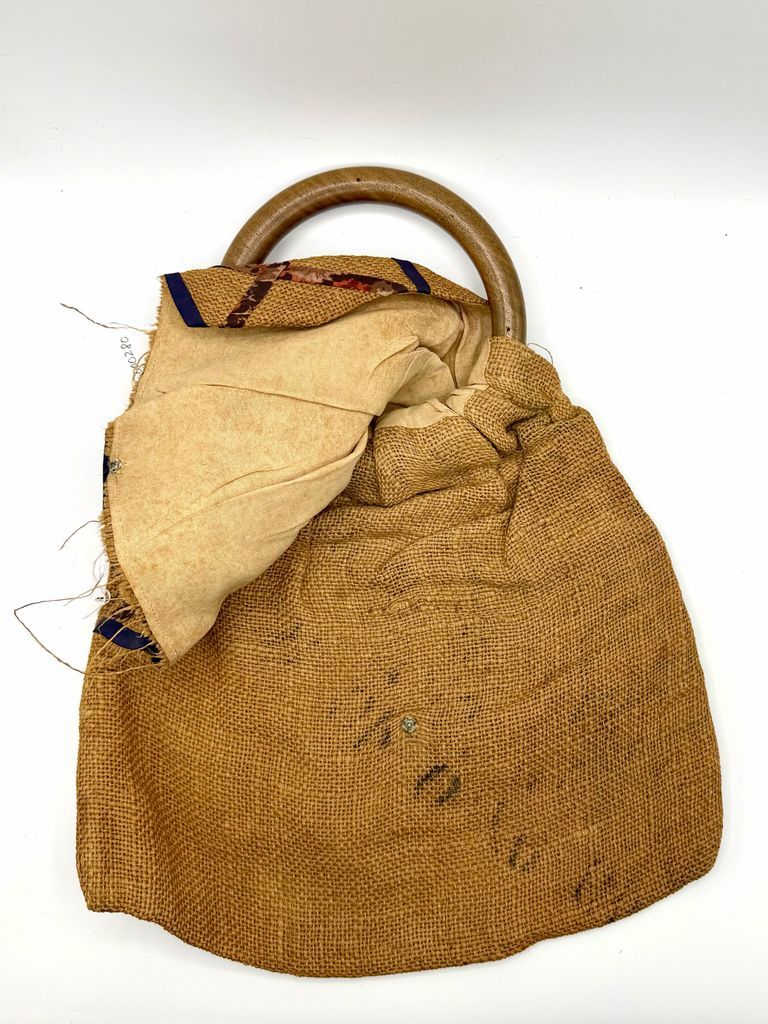 Burlap handbag with wooden ring handles - Image 4