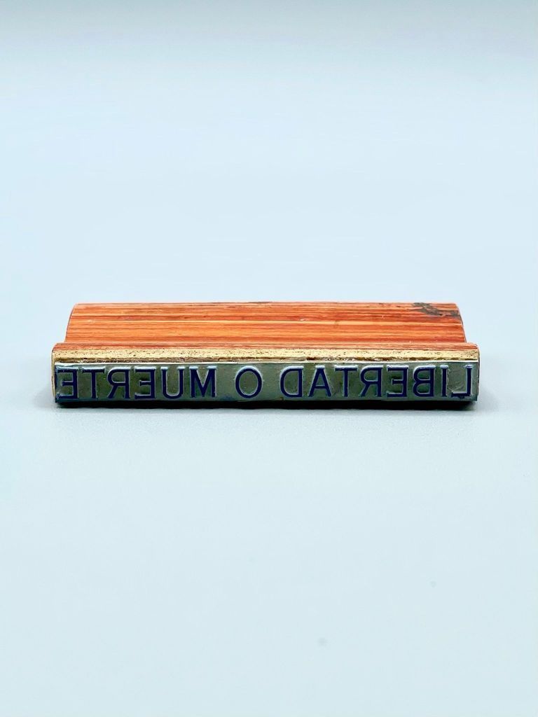 Hand rubber stamp reading "LIBERTAD O MUERTE"