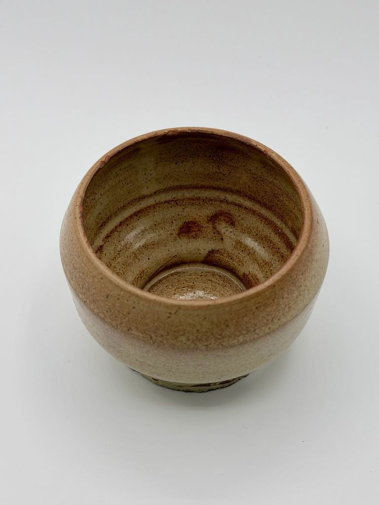 Wheel-thrown stoneware vessel (footed cup/bowl), speckled buff glaze - Image 2