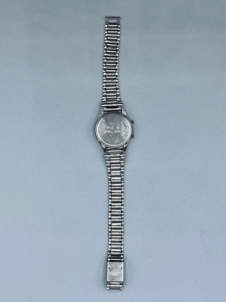 Digital LCD quartz wristwatch, generic ("QUARTZ") - Image 2