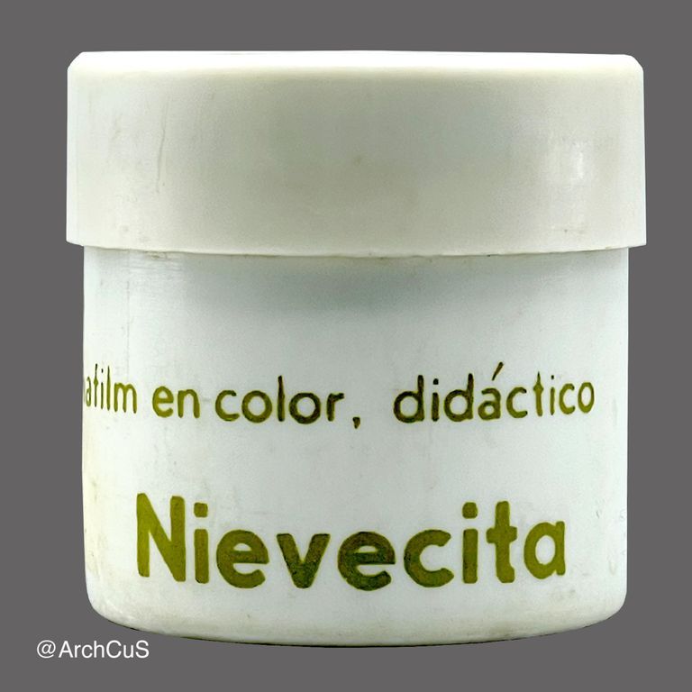 Color filmstrip ("diafilm"), titled Nievecita
