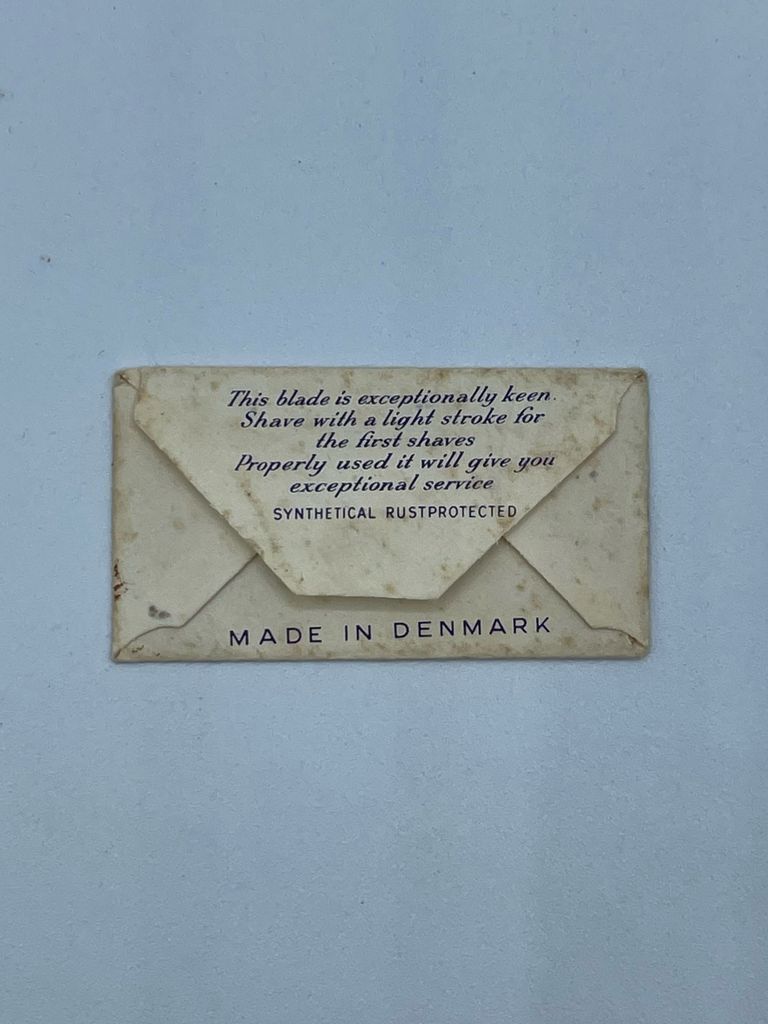"Admiral" No. 20 double-edge razor blade with wrapper - Image 2