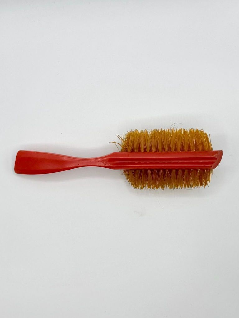 Plastic hairbrush with synthetic bristles, red - Image 3