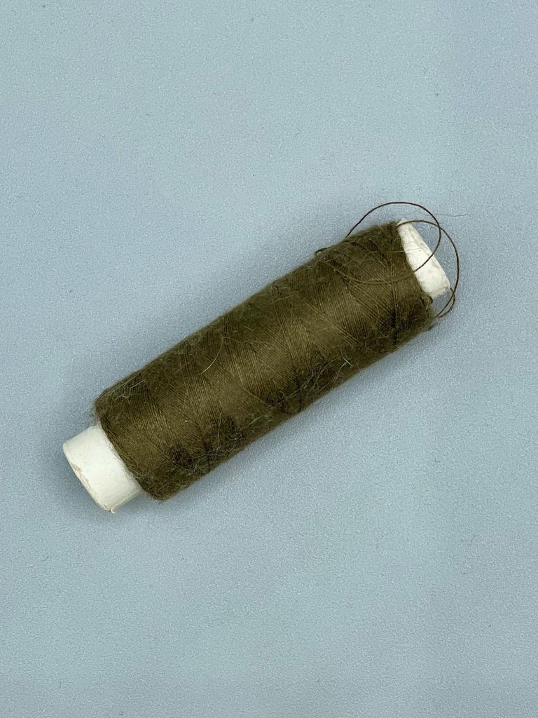 Spool of sewing thread, brown - Image 2