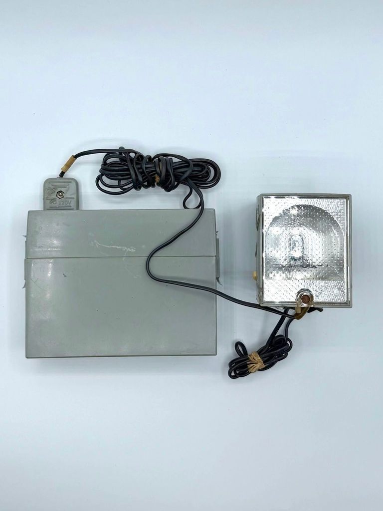 "ФИЛ/FIL" electronic photo flash — reflector head with separate power-supply block and 220 V mains plug