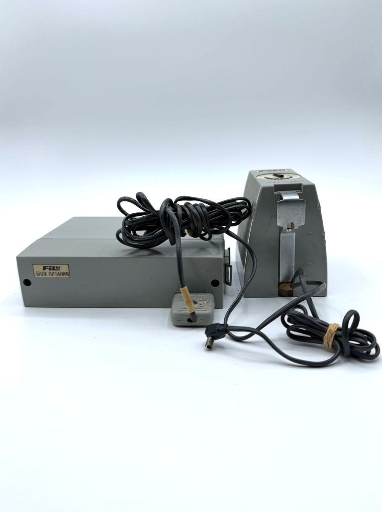 "ФИЛ/FIL" electronic photo flash — reflector head with separate power-supply block and 220 V mains plug - Image 3