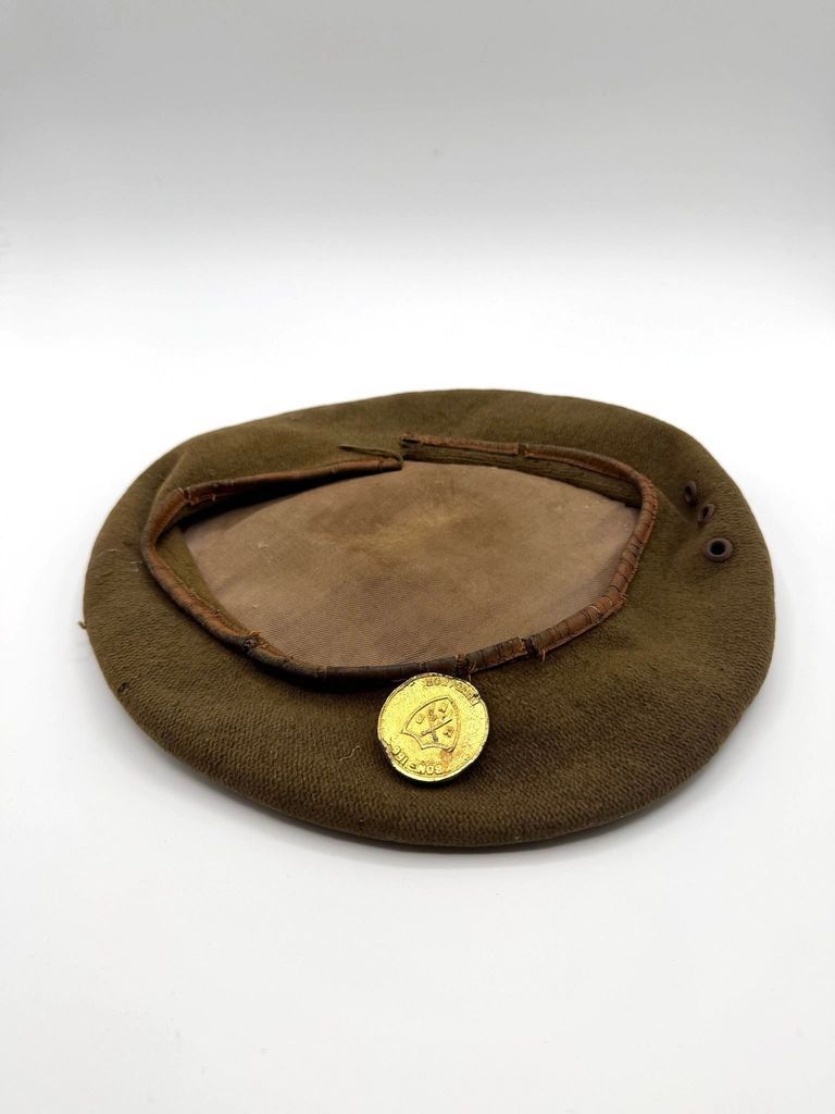 Milicias Nacionales Revolucionarias (MNR) beret with "BON-156 · FUNDADOR" founding-member pin - Image 2