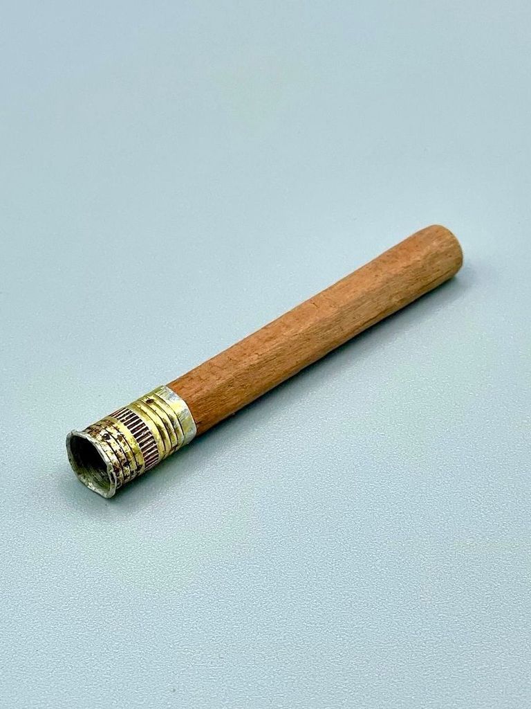 Cigarette holder (boquilla) made from a pencil