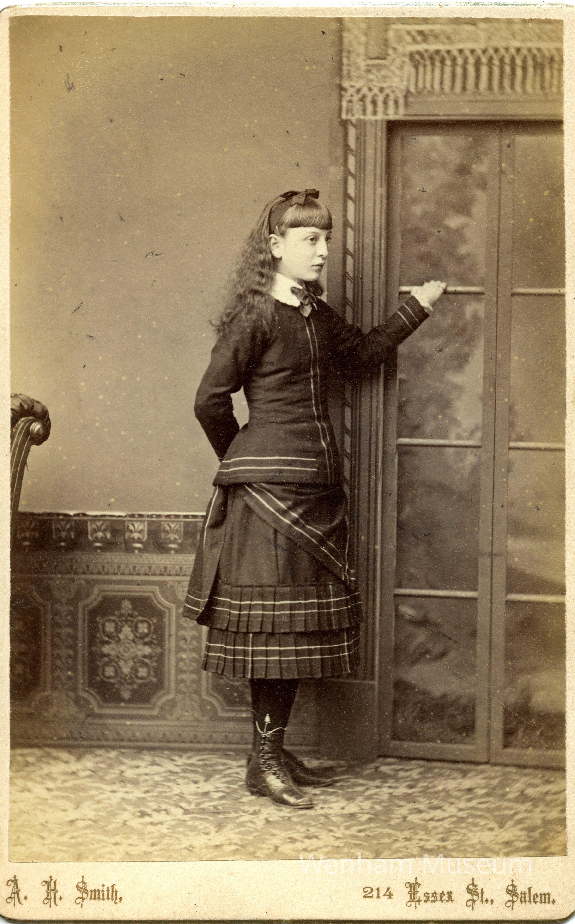          Card, Cabinet picture number 1
   