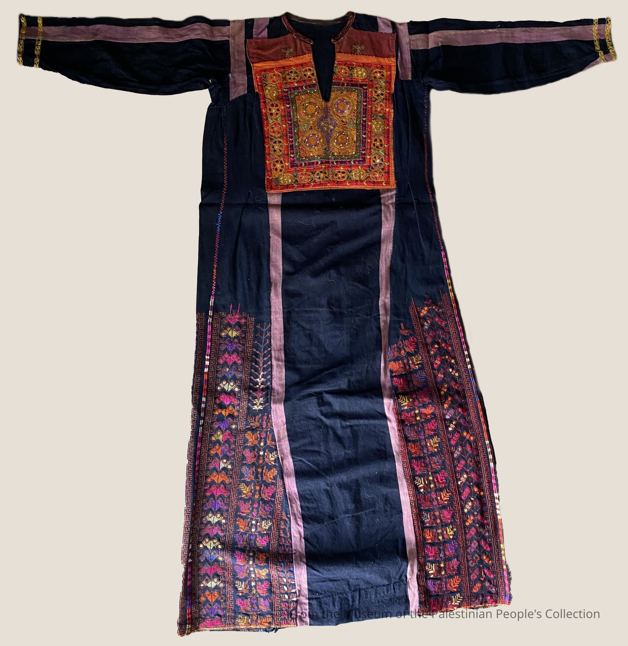 Bethlehem - Gaza Dress (Early 20th Century) picture number 1