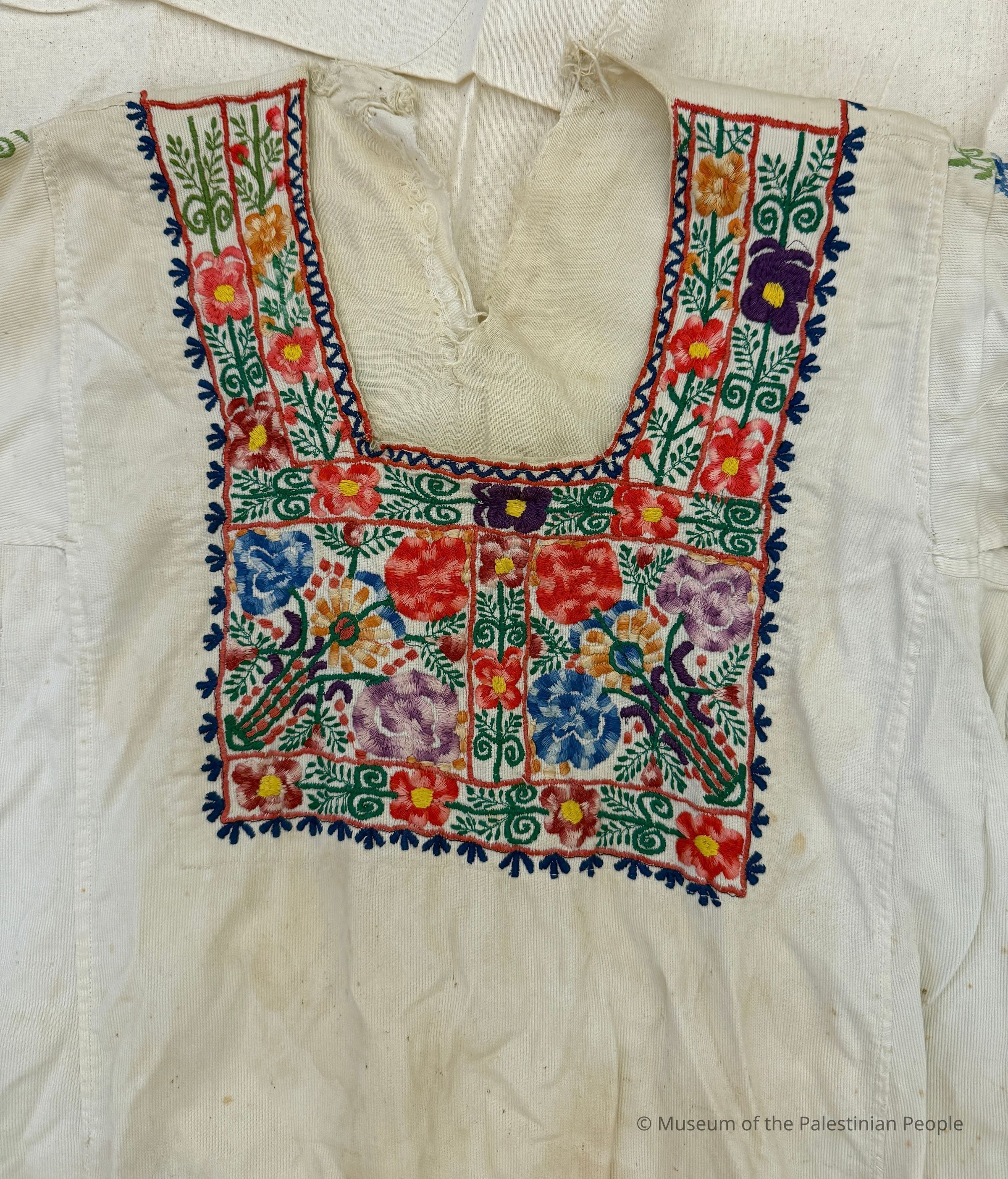 White Thobe, Contemporary (Mid to Late 20th Century) picture number 1