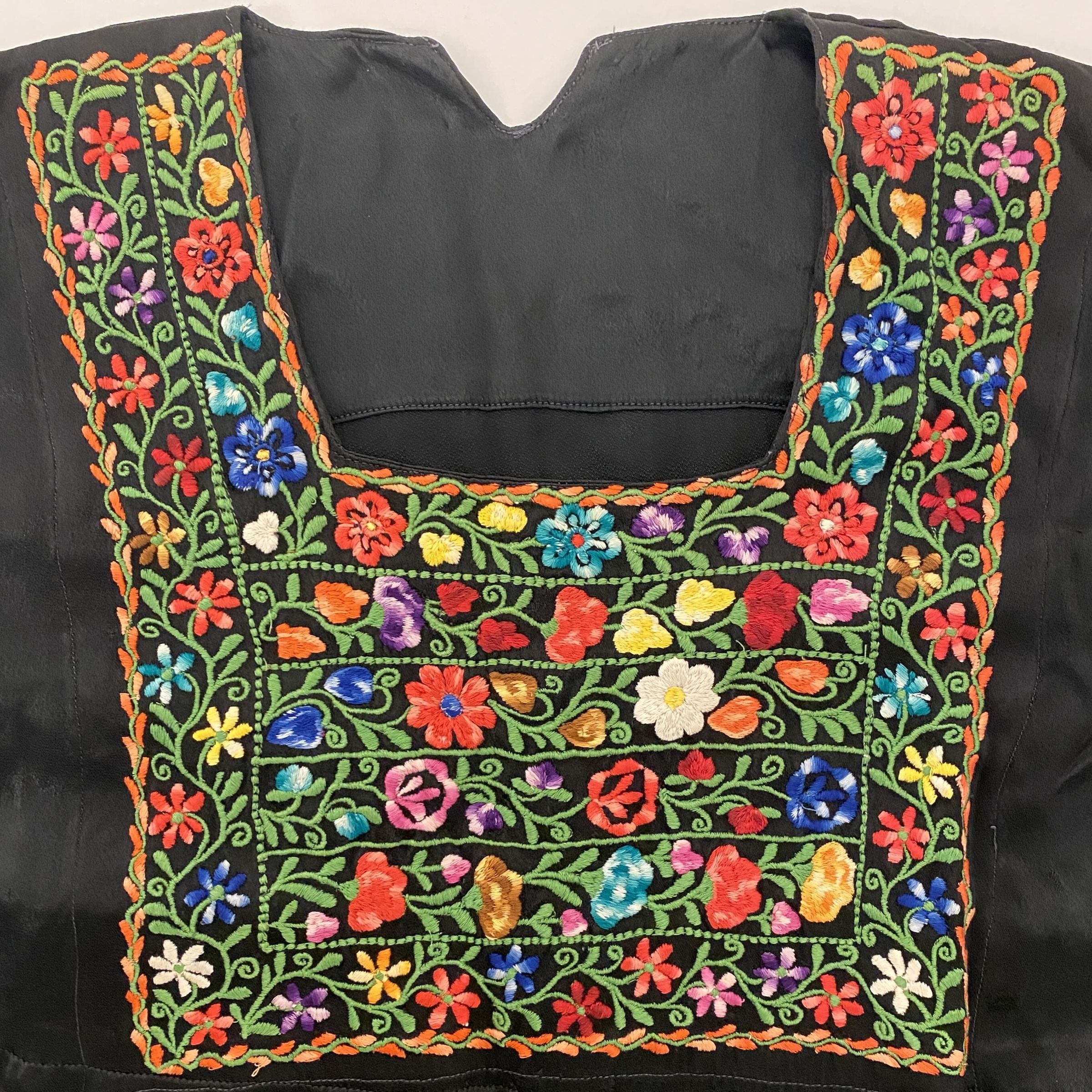 Six Branch Dress (1960-80) picture number 1