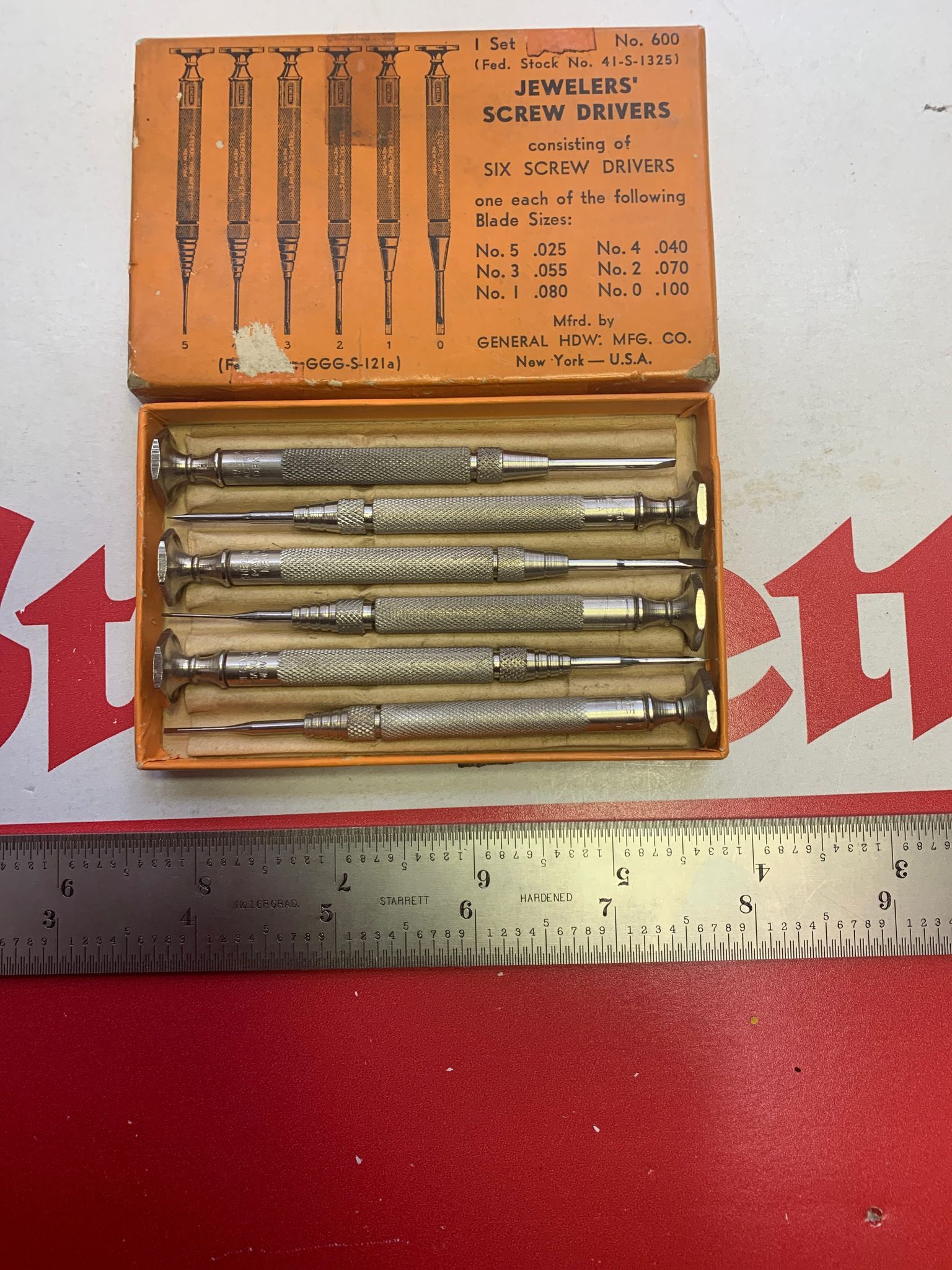 Cabinet 9 Shelf 5 Screw Drivers