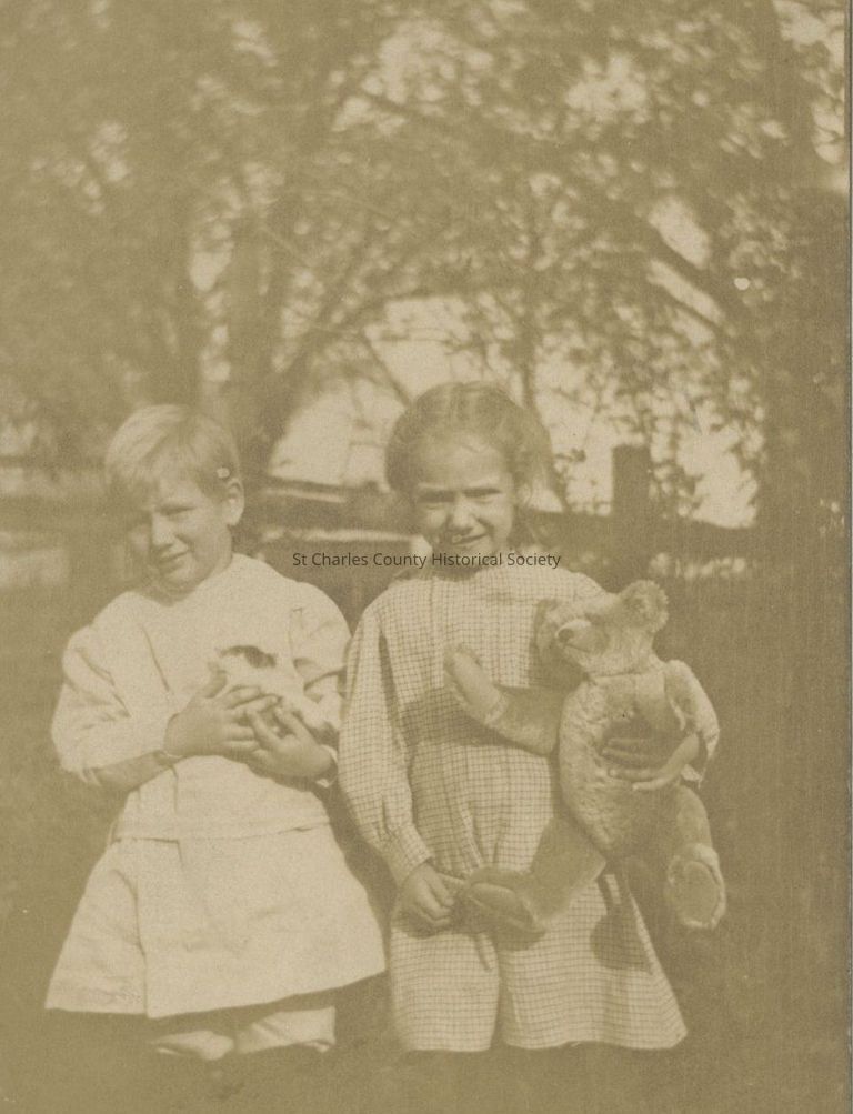 "Bo" Holtschneider and Sister ca. 1912