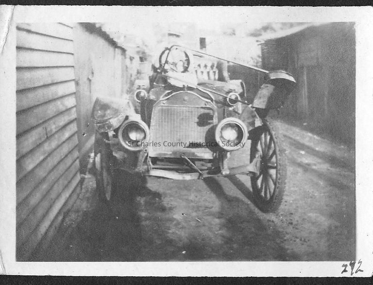 "Our wrecked car". 1918-1919