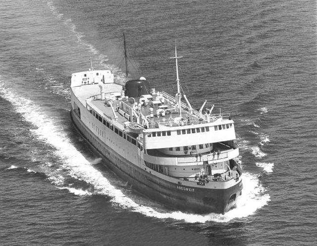 Columbia Yacht Club hero image
