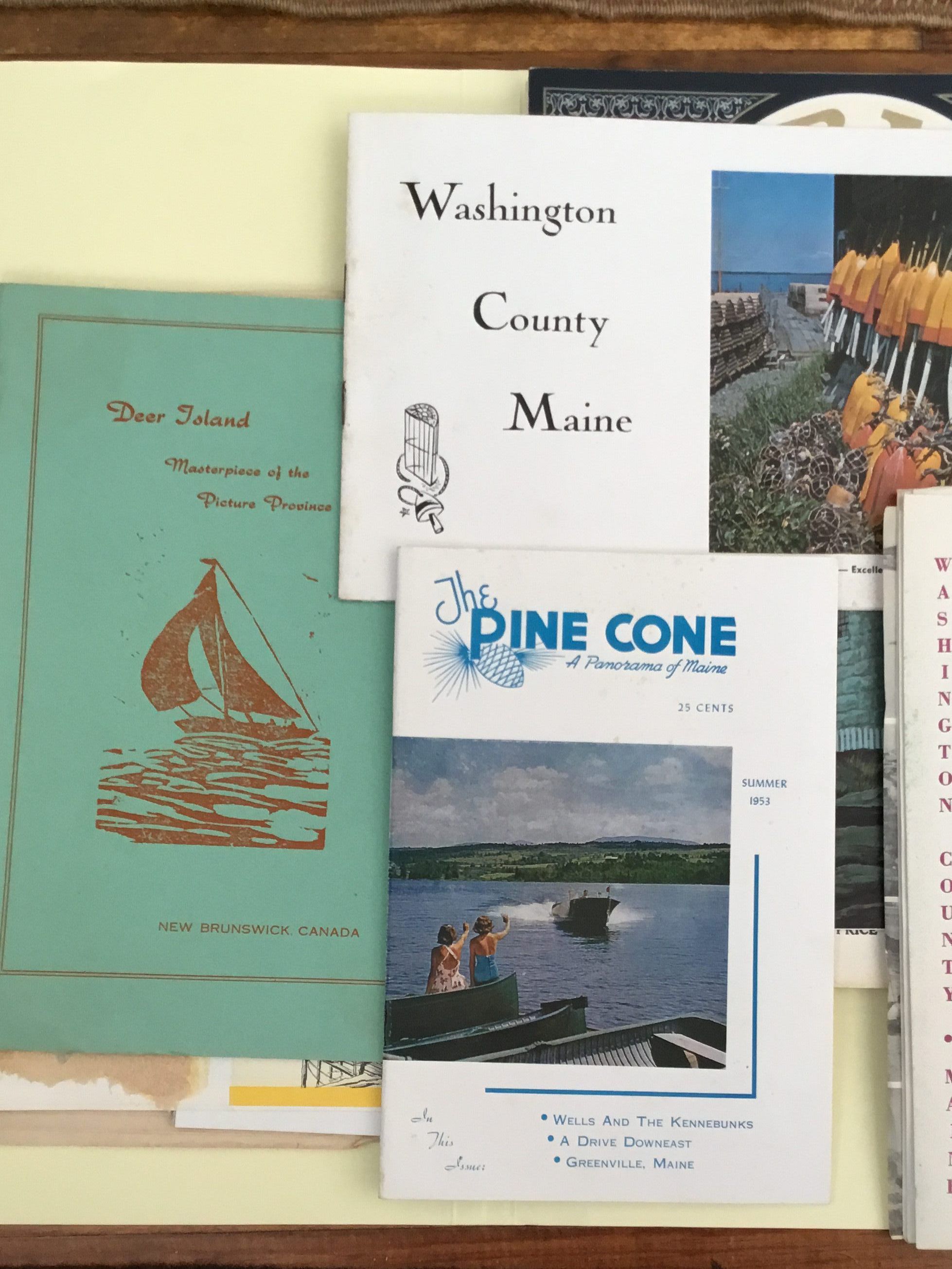 Tourist Brochures and Pamphlets picture number 1