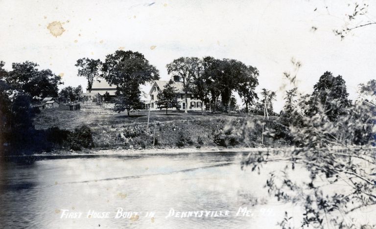          Postcard showing the Lincoln House of Dennysville, Maine, in the late 19th century
   