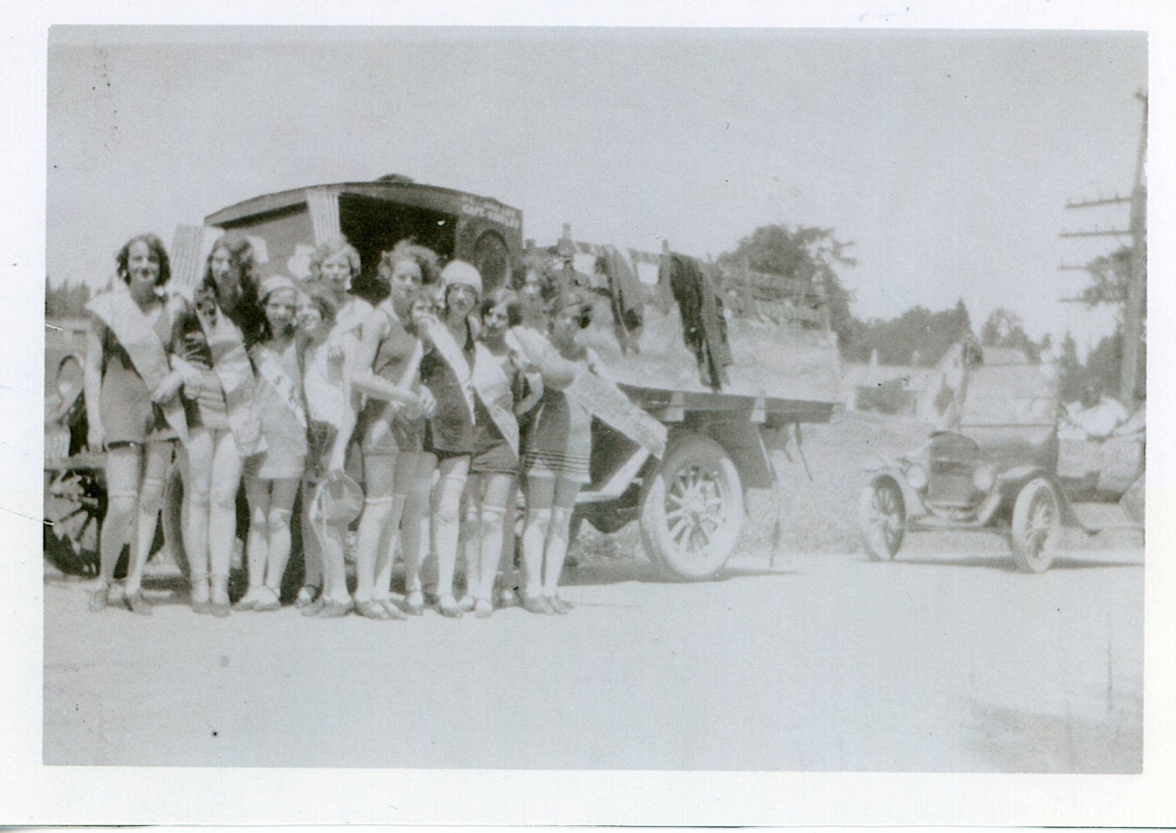 Bathing Beauties picture number 1