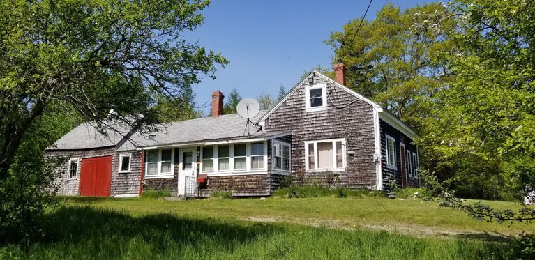          Reynolds-Edwards House on Route 86 in Marion
   